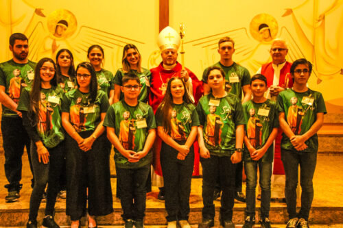 Dom Jorge crisma jovens e adultos em duas paróquias da Região Santana - Jornal O São Paulo