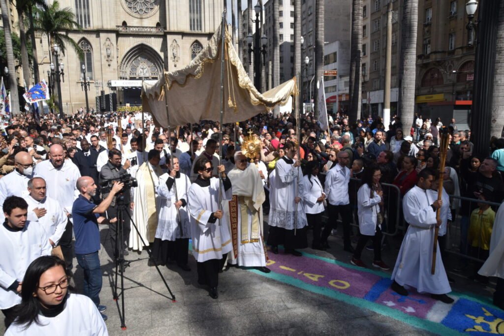 Em todo o Brasil, o testemunho público de amor a Jesus eucarístico - Jornal O São Paulo