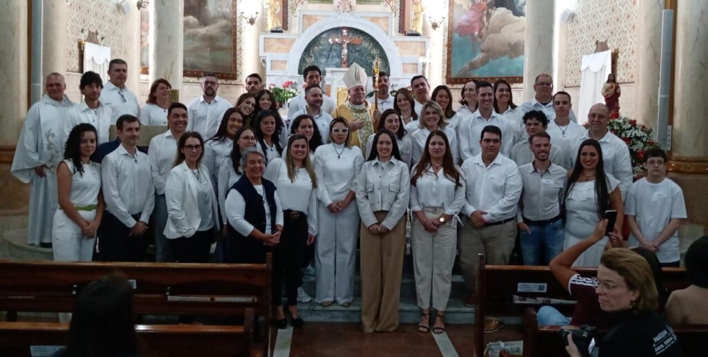 Dom Jorge preside missas com Crismas em paróquias da Região Santana - Jornal O São Paulo