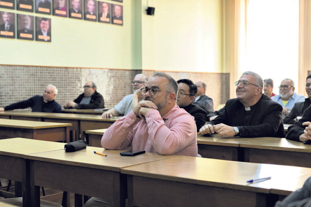 Dom Rogério preside missas com Crismas e tem encontro com o clero na Sé - Jornal O São Paulo