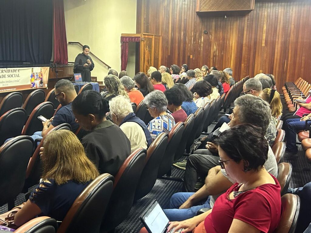 Belém: centenas de ministros extraordinários da Sagrada Comunhão participam de semana de formação - Jornal O São Paulo