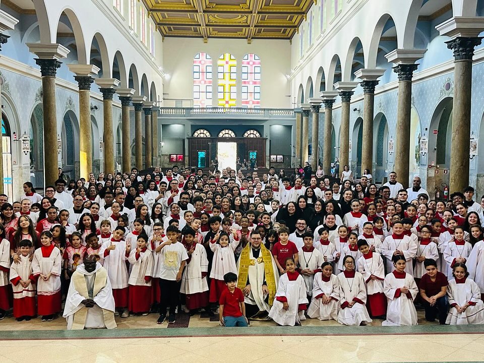 Centenas de Servidores do altar da Região Belém reúnem-se em encontro  - Jornal O São Paulo