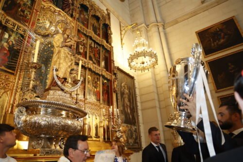Real Madrid dedica troféu da Champions League à Virgem de Almudena - Jornal O São Paulo