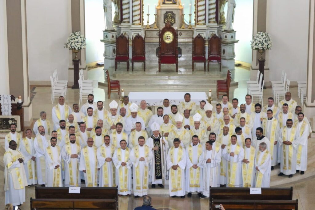 Em missa solene, Dom José Roberto Palau celebra 10 anos de episcopado - Jornal O São Paulo