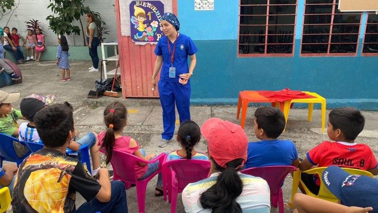 Equador: com uma broca de dentista e um celular a serviço de Deus - Jornal O São Paulo