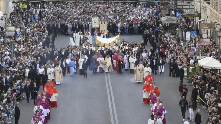 Papa: A Eucaristia ‘nos ensina a oferecer o pouco que temos e a render graças’ - Jornal O São Paulo