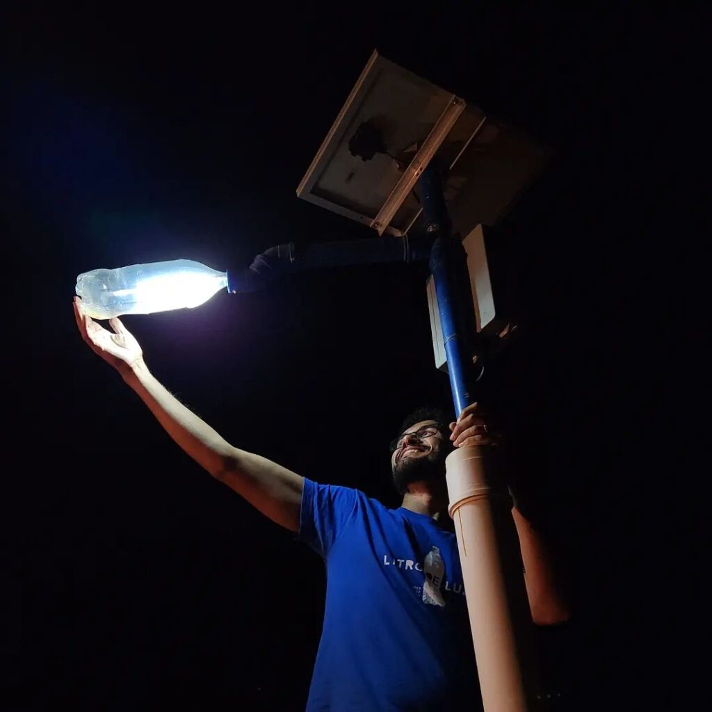 Da embalagem se faz asfalto; da garrafa PET, luminárias de energia limpa - Jornal O São Paulo