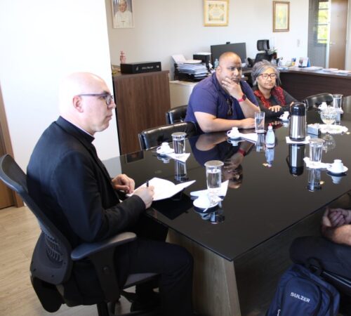 Secretário-geral da CNBB recebe representantes de sindicatos da educação - Jornal O São Paulo