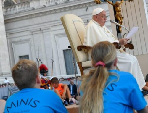 O Papa aos acólitos e coroinhas: com Jesus estar com os outros de uma maneira nova - Jornal O São Paulo
