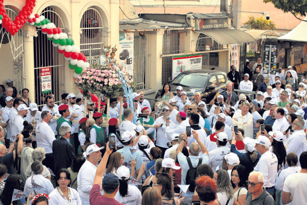 Crismas, formações e festas patronais mobilizam fiéis na Sé - Jornal O São Paulo