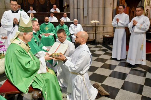 Dom Odilo confere os ministérios de leitor e acólito a 5 seminaristas - Jornal O São Paulo