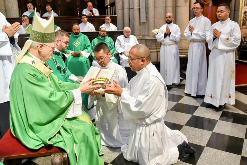 Dom Odilo confere os ministérios de leitor e acólito a 5 seminaristas - Jornal O São Paulo