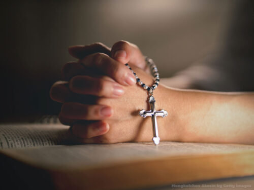 Bocejar demais enquanto se reza o Terço tem algum significado? - Jornal O São Paulo