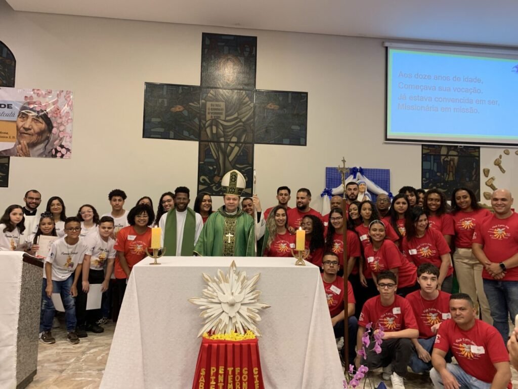 Dom Cícero preside missas com crismas na Região Belém - Jornal O São Paulo