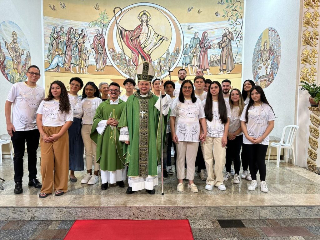 Dom Cícero preside missas com crismas na Região Belém - Jornal O São Paulo