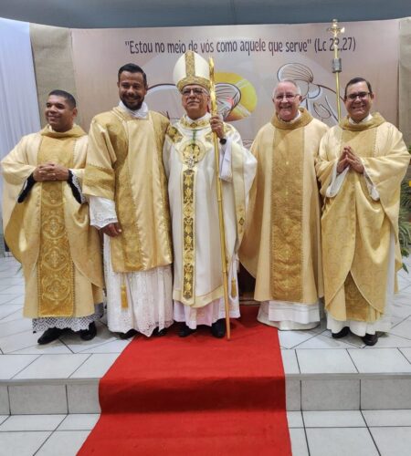 Dom Carlos Silva ordena diácono da Congregação dos Cônegos Regulares Lateranenses - Jornal O São Paulo