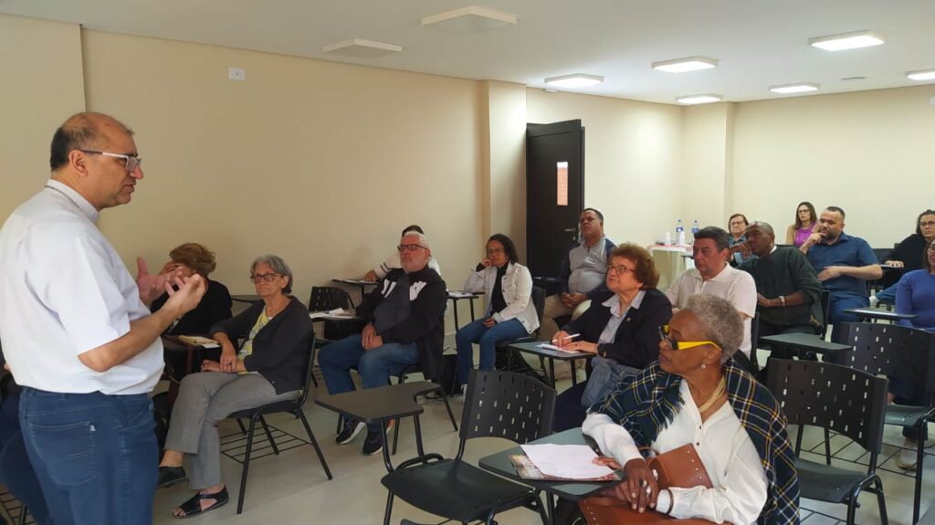 Sé: Dom Rogério preside missas com Crismas e dialoga com lideranças missionárias - Jornal O São Paulo