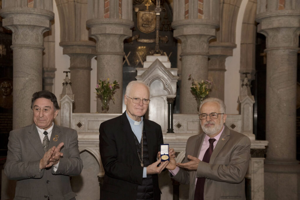 Catedral da Sé é homenageada pelo Instituto Histórico e Geográfico e pela Associação Comercial de São Paulo