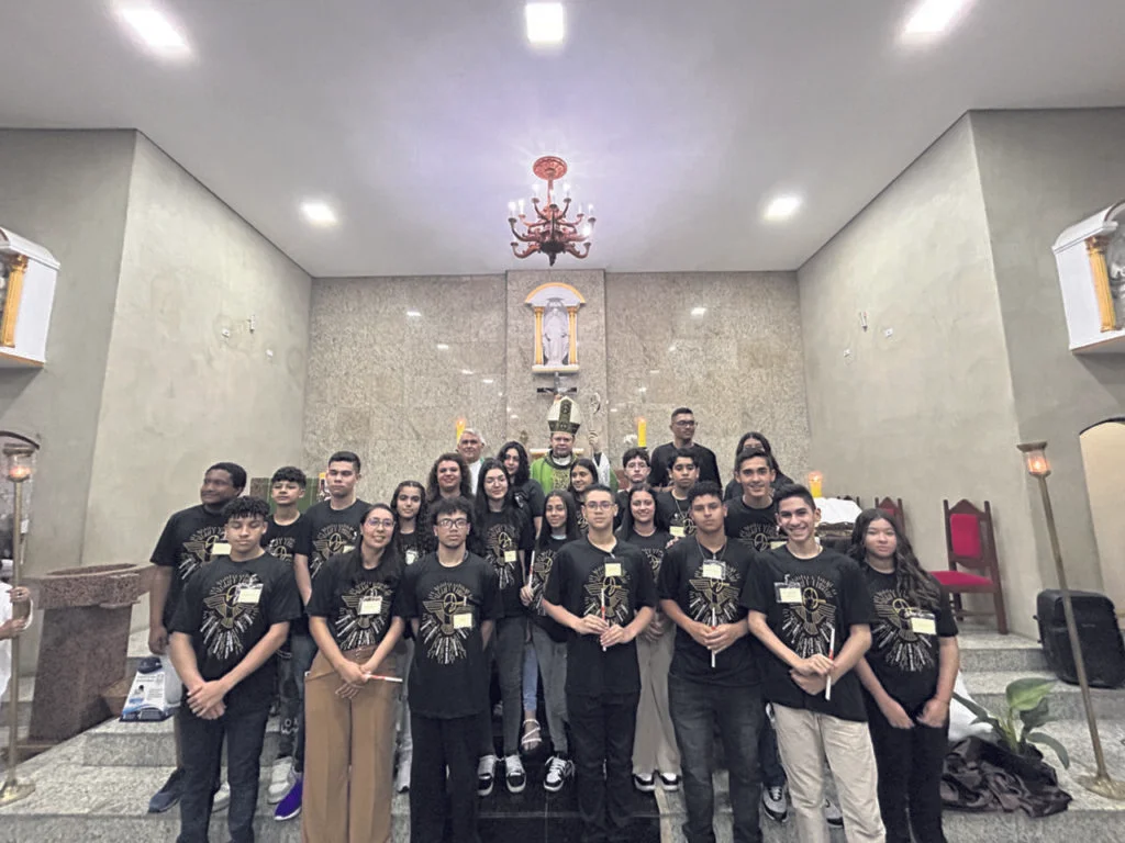 Dom Cícero preside missas com Crismas em paróquias na Região Belém - Jornal O São Paulo