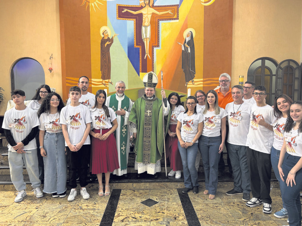 Dom Cícero preside missas com Crismas em paróquias na Região Belém - Jornal O São Paulo