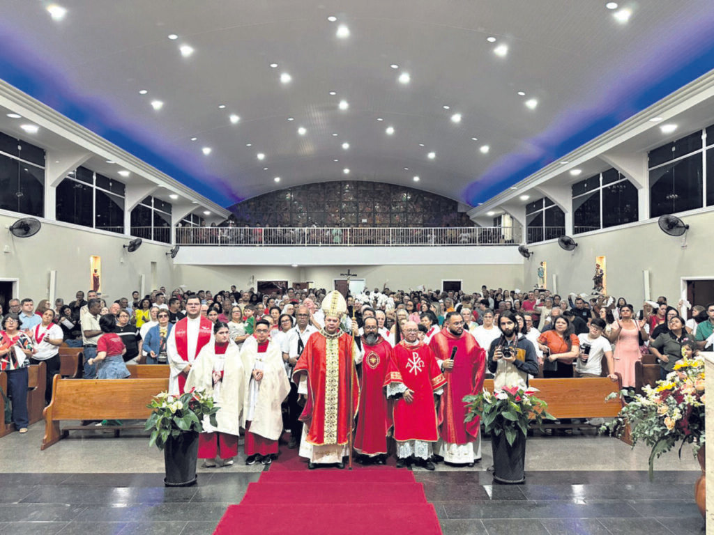 Dom Cícero preside missas com Crismas em paróquias na Região Belém - Jornal O São Paulo