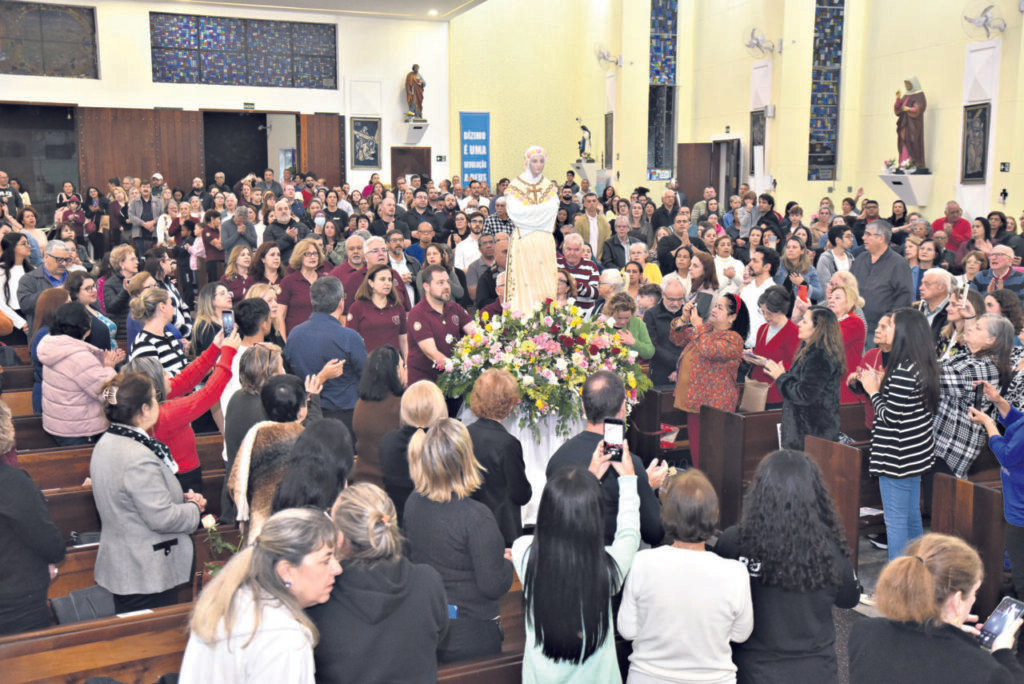 Dom Odilo entrega a Padres Saletinos o estatuto do Santuário Arquidiocesano Nossa Senhora da Salette - Jornal O São Paulo
