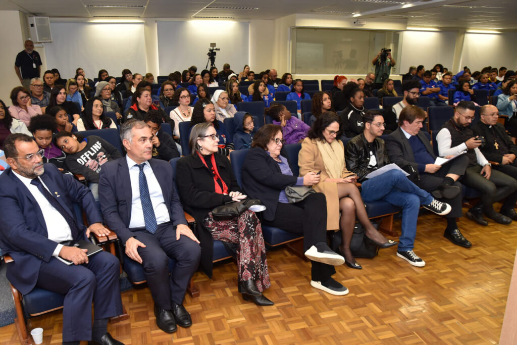 Pastoral do Menor lança política nacional de proteção de crianças e adolescentes  - Jornal O São Paulo
