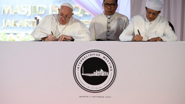 Francisco: que as religiões ajudem a sociedade a superar a violência e a indiferença - Jornal O São Paulo