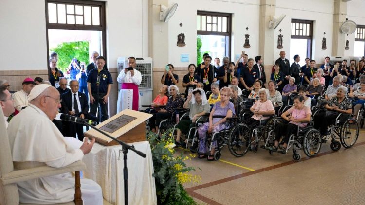 Em Cingapura, Papa pede aos idosos a constância nas orações e aos jovens coragem - Jornal O São Paulo