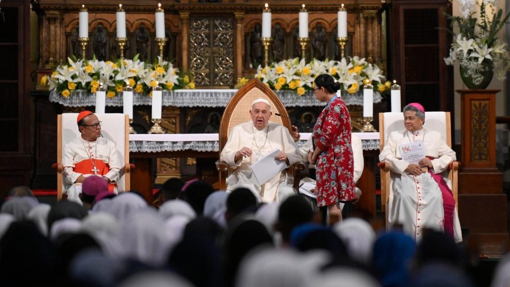 Papa exorta católicos na Indonésia a ser fortes na fé, abertos na fraternidade e próximos na compaixão - Jornal O São Paulo