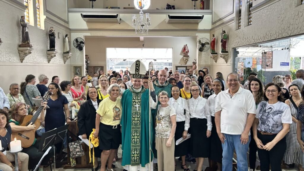 Dom Cícero preside missas com Crismas e festas de padroeiros na Região Belém - Jornal O São Paulo