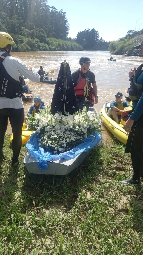 Nas igrejas, ruas, praças e rios, brasileiros expressam a devoção à Padroeira do Brasil - Jornal O São Paulo
