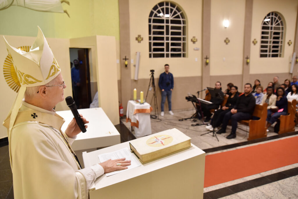 Na Vila Souza, Cardeal Scherer dedica a igreja e o altar da matriz da Paróquia Nossa Senhora Aparecida - Jornal O São Paulo