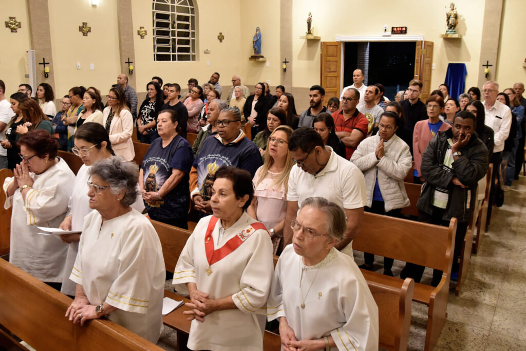 Na Vila Souza, Cardeal Scherer dedica a igreja e o altar da matriz da Paróquia Nossa Senhora Aparecida - Jornal O São Paulo