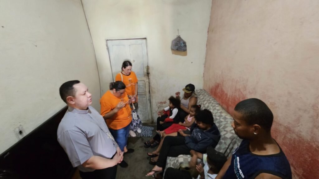 Dom Cícero realiza visita missionária no extremo da periferia da zona Leste - Jornal O São Paulo