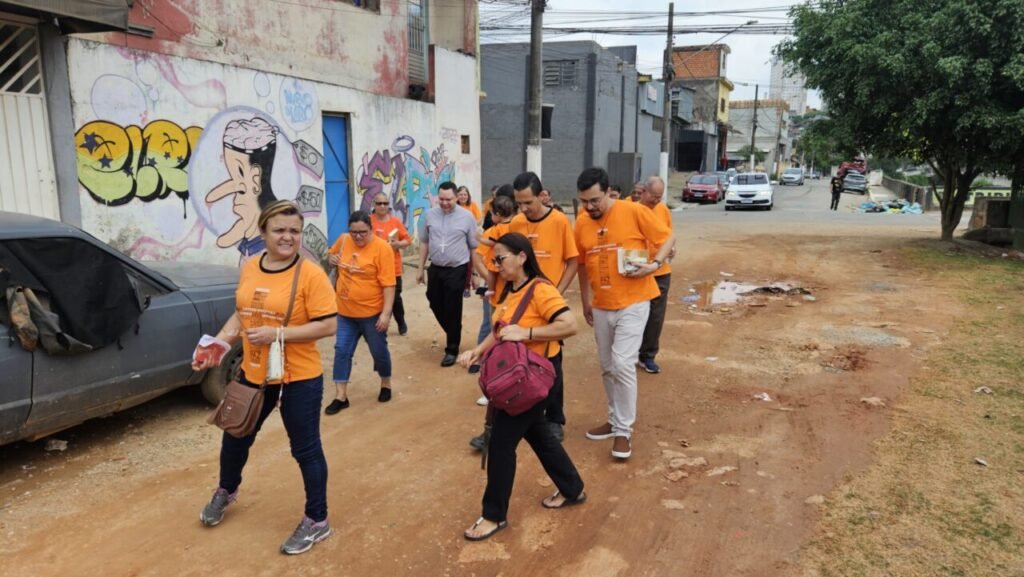 Dom Cícero realiza visita missionária no extremo da periferia da zona Leste - Jornal O São Paulo