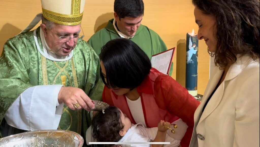 Espanha: salvas do aborto, 17 crianças são batizadas - Jornal O São Paulo