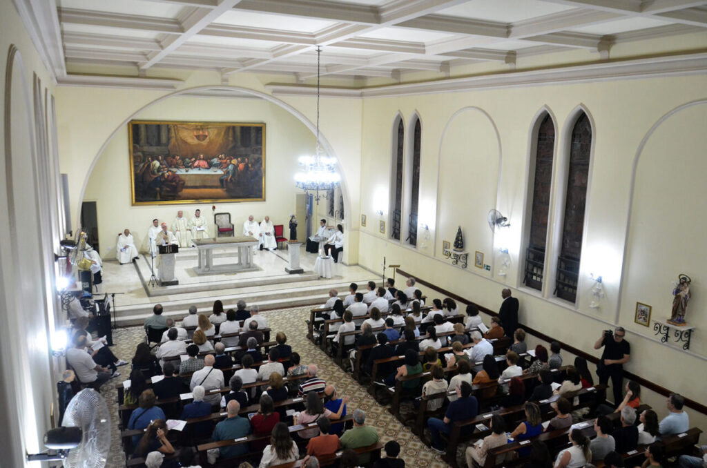 Na Vila Mariana, Cardeal Scherer dedica o altar e a igreja matriz da Paróquia Santa Rita de Cássia - Jornal O São Paulo