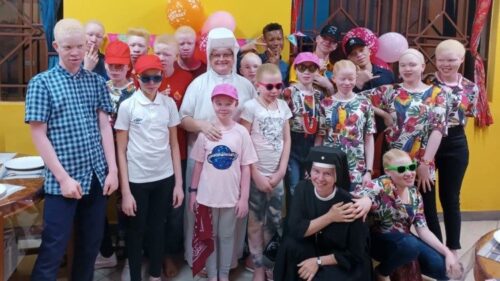 Missão polonesa na Tanzânia: um lar que muda a vida de crianças albinas - Jornal O São Paulo