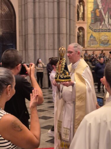 Projeto Tietê Esperança Aparecida leva a imagem peregrina da Virgem Maria à Catedral da Sé - Jornal O São Paulo