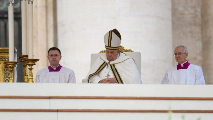 Papa no Sínodo: Construir uma Igreja que ‘saia de si mesma’ e habite as periferias ‘geográficas e existenciais’ - Jornal O São Paulo