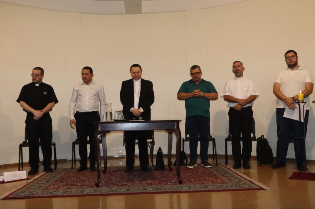 Em visita pastoral, Dom Cícero convive com os fiéis da Paróquia Nossa Senhora do Sagrado Coração - Jornal O São Paulo