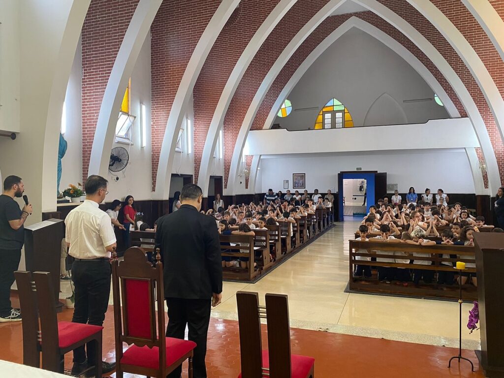 Em visita pastoral, Dom Cícero convive com os fiéis da Paróquia Nossa Senhora do Sagrado Coração - Jornal O São Paulo