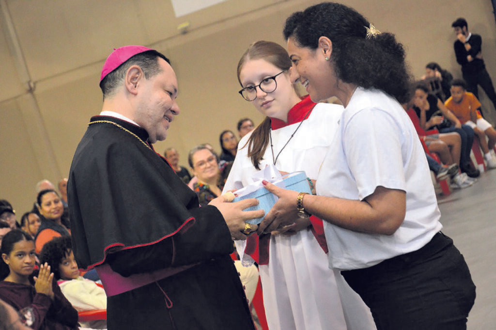 Em visita pastoral, Dom Cícero convive com os fiéis da Paróquia Nossa Senhora do Sagrado Coração - Jornal O São Paulo