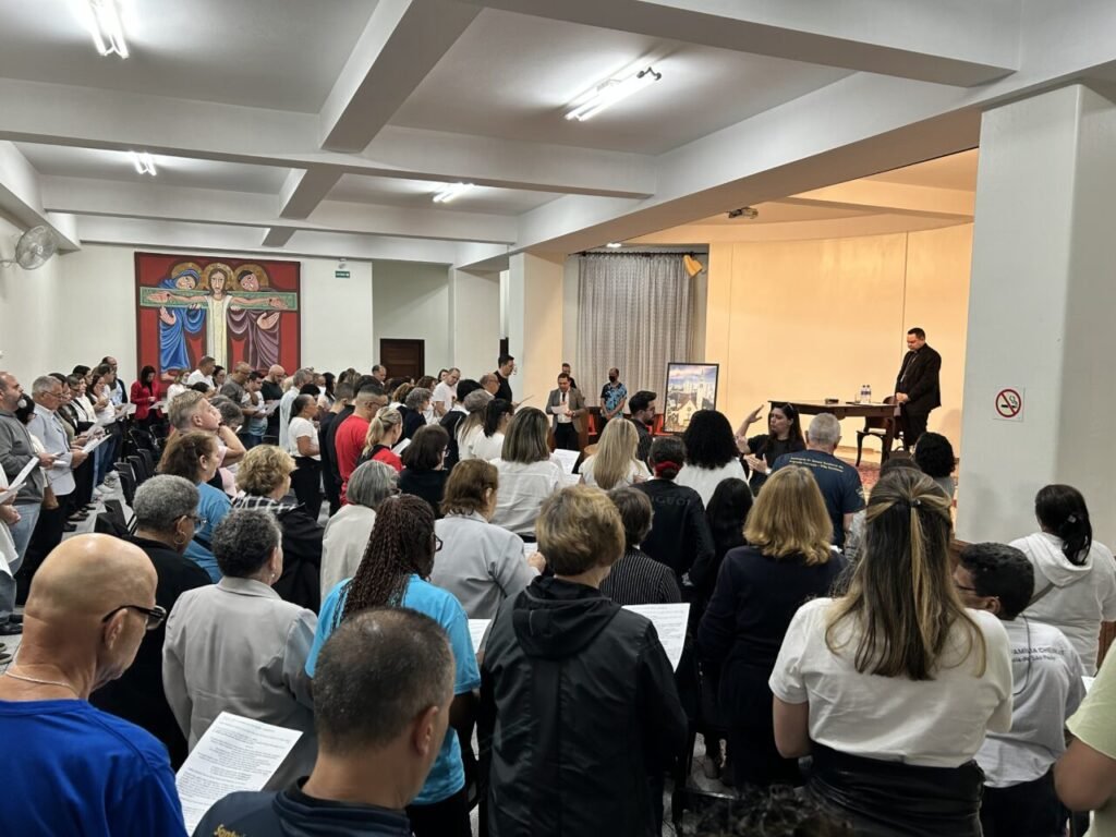 Em visita pastoral, Dom Cícero convive com os fiéis da Paróquia Nossa Senhora do Sagrado Coração - Jornal O São Paulo
