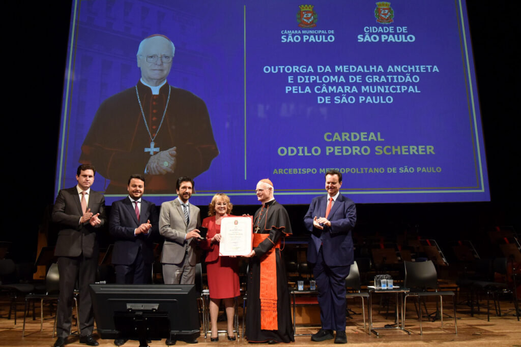Prefeitura e Câmara Municipal conferem honrarias a Dom Odilo pelo bem feito à cidade - Jornal O São Paulo