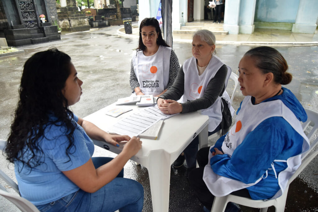 No Dia de Finados, enlutados encontram acolhimento em tendas de oração e de conversa em cemitérios - Jornal O São Paulo