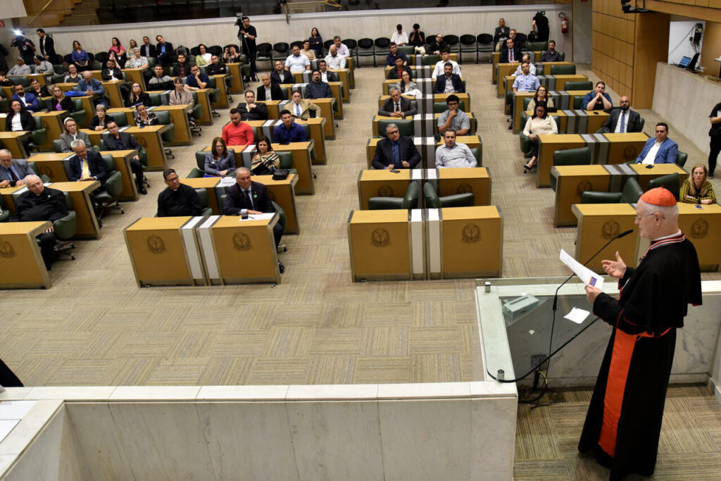 Deputados estaduais conferem a Dom Odilo o Colar de Honra ao Mérito Legislativo - Jornal O São Paulo