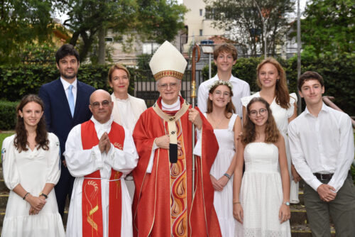 Dom Odilo confirma na fé oito fiéis em Paróquia Pessoal Francesa - Jornal O São Paulo