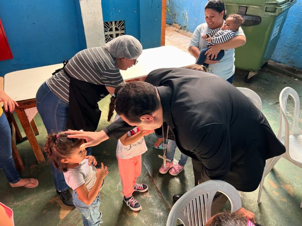 Dom Cícero preside crismas e dialoga com os pobres na Região Belém - Jornal O São Paulo